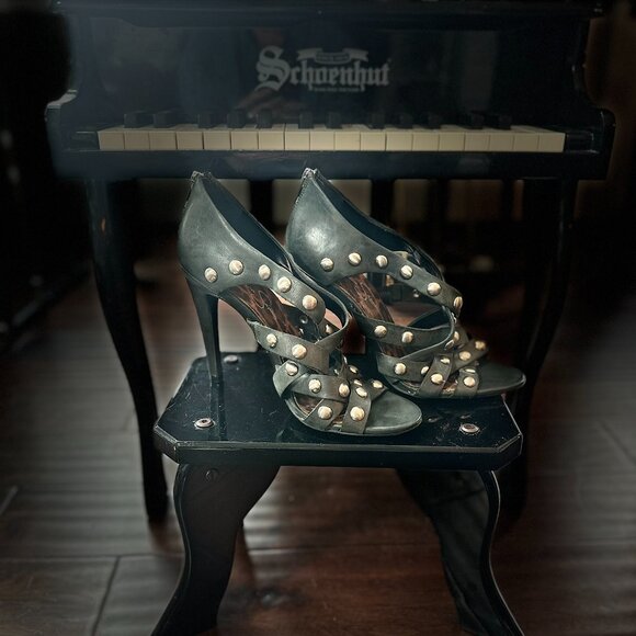 GREY STUDDED JESSICA SIMPSON STILLETOS WITH BACK HEEL ZIP - SIZE 7.5 - Picture 2 of 5